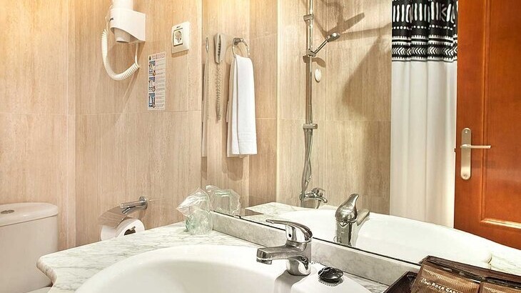 Magic Aqua Rock Gardens Hotel